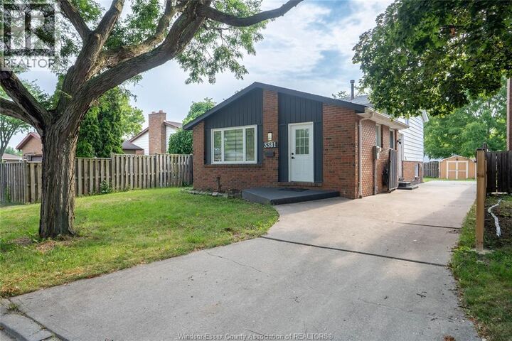 Property Photo:  3381 Pineview Crescent  ON N8R 2A6 