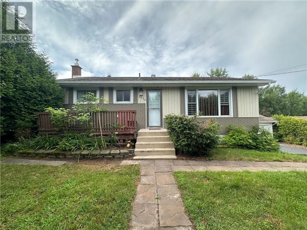 Property Photo: 3039 Hines Street ON P3B 1W5