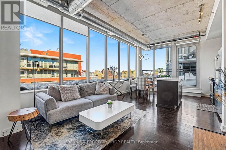 Property Photo:  360 McLeod Street 811  ON K2P 1A9 