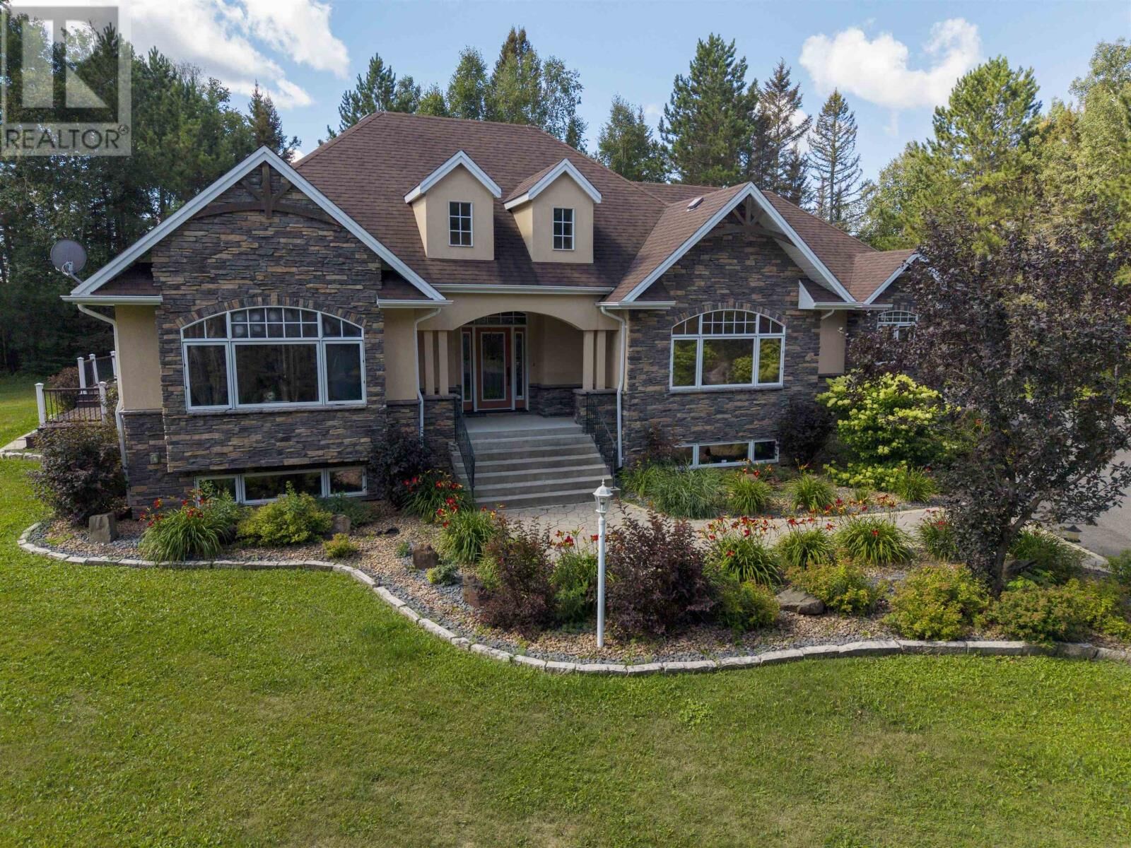 Property Photo: 791 Hilldale Rd ON P7G 1Z9