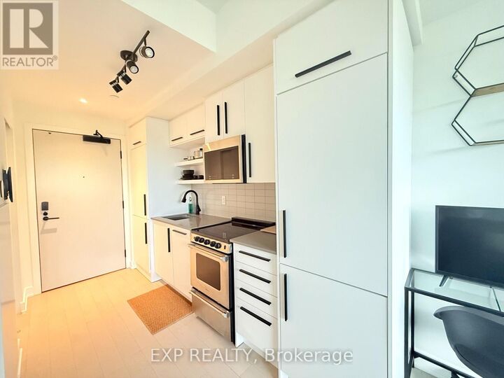 Property Photo:  560 Rideau Street 423  ON K1N 0G3 