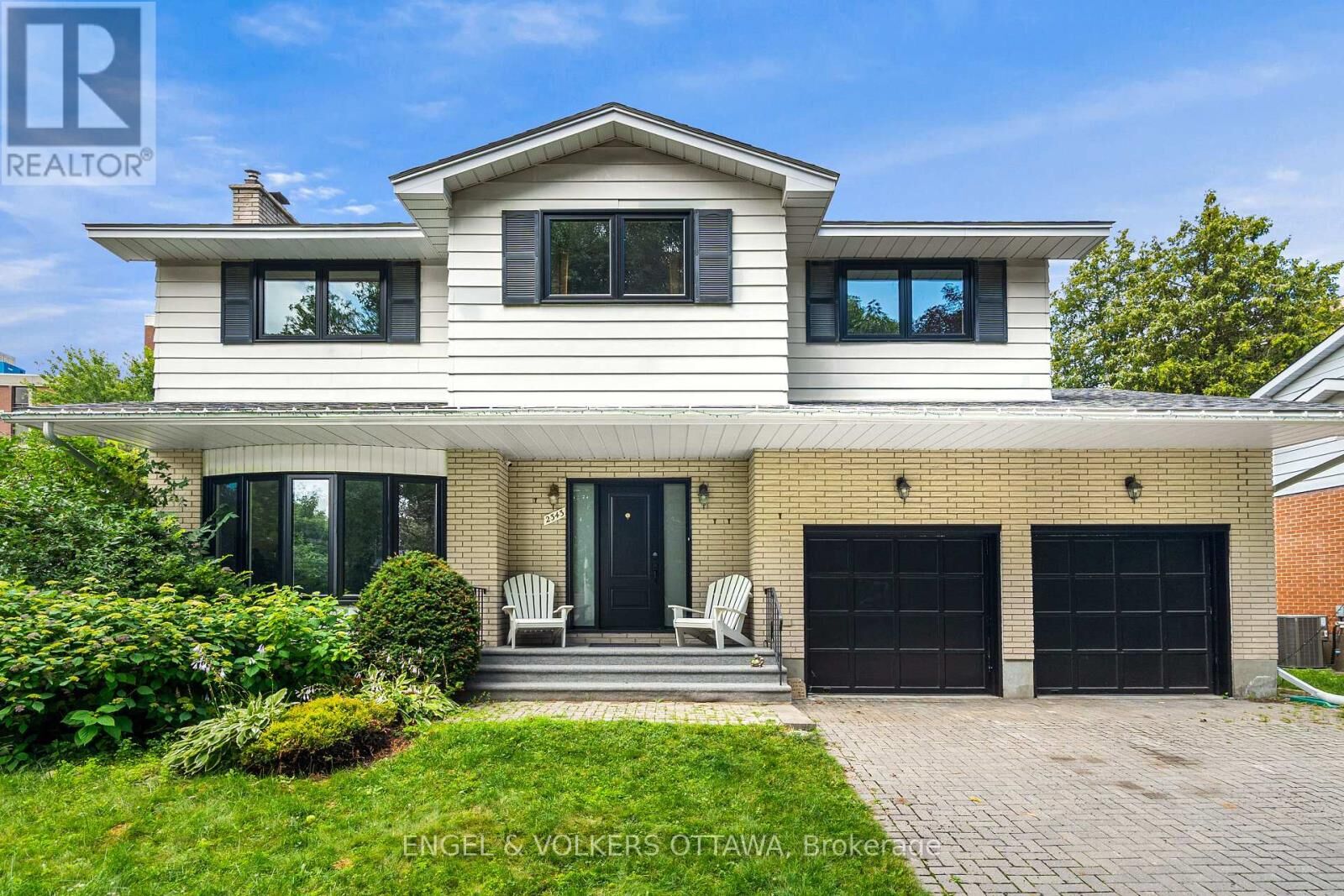 Property Photo: 2343 Whitehaven Crescent ON K2B 5H2