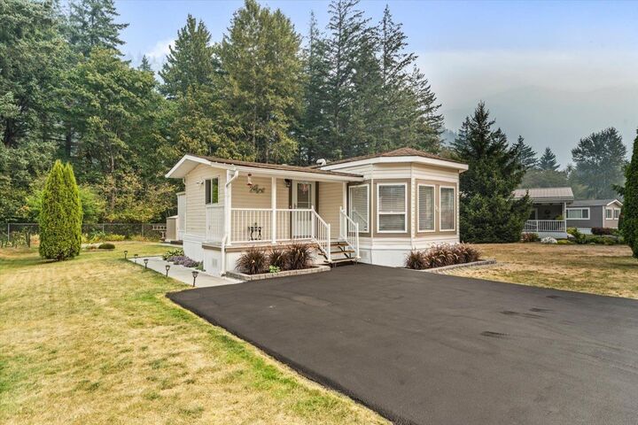 Photo de la propriété: 65367 Kawkawa Lake Road 10 BC V0X 1L1