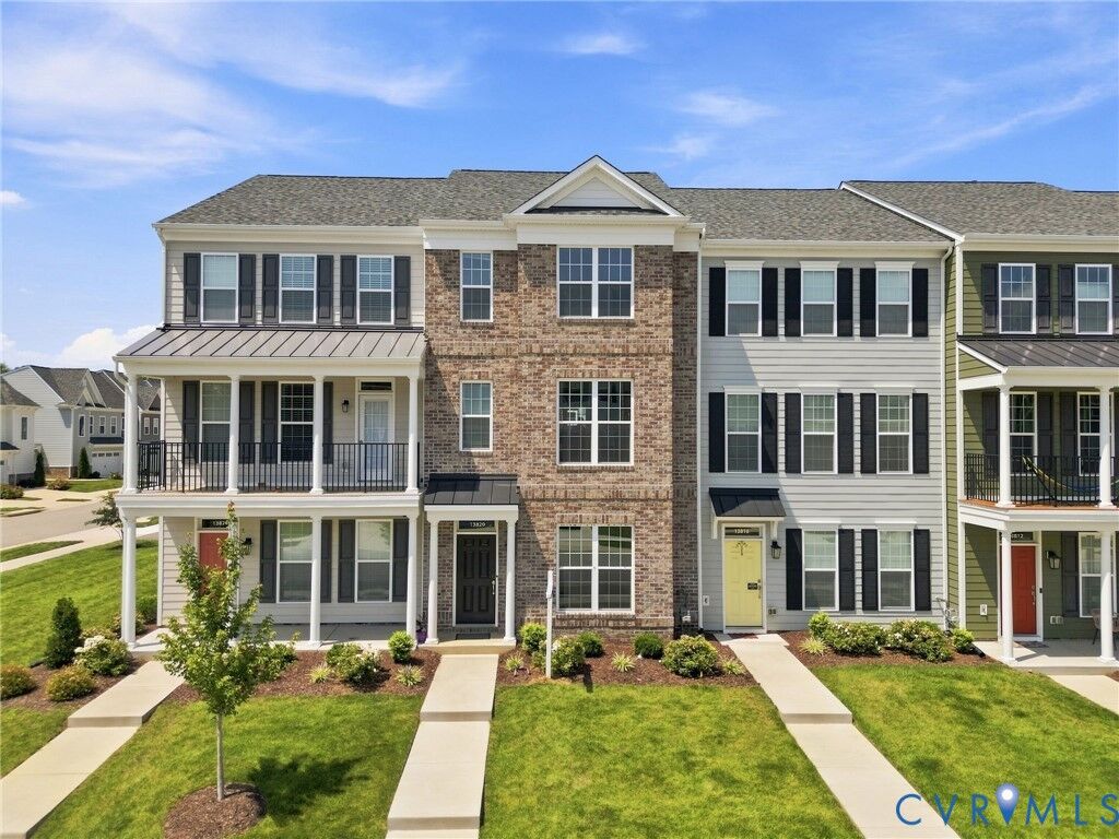 Property Photo: 13820 Village View Drive VA 23114