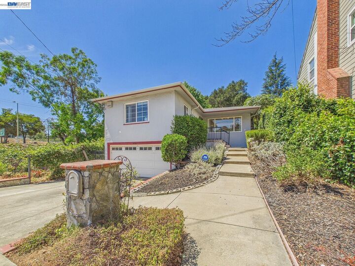 Property Photo: 4015 Rusting Ave CA 94605