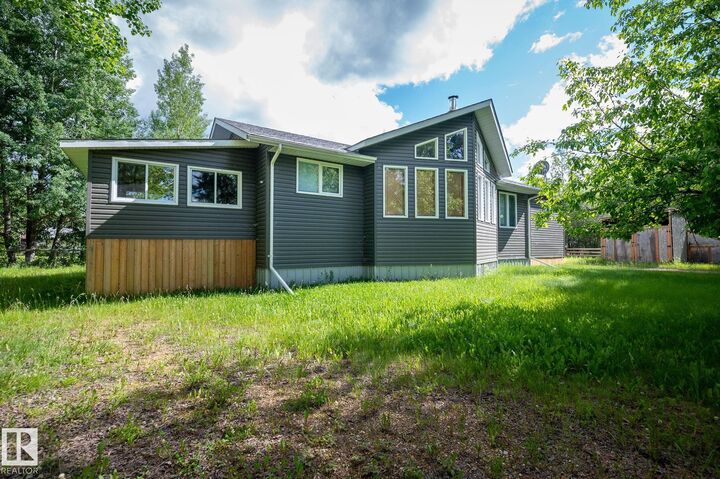 Property Photo: 1651 Lakeview Lane AB T0G 1K0