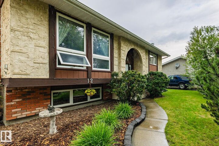 Property Photo:  12 Amherst Crescent  AB T8N 2P8 