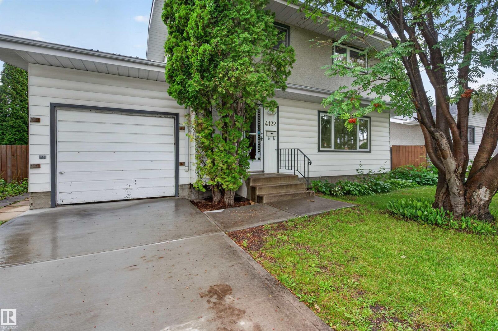 Property Photo: 4132 113 Street NW AB T6J 1L1