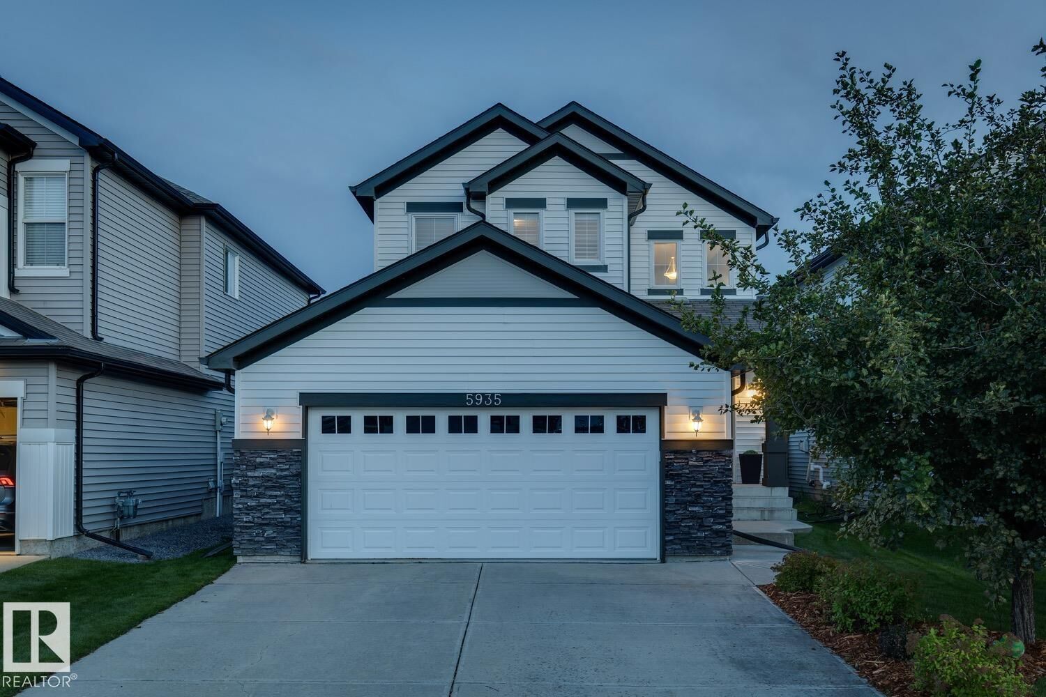 Property Photo:  5935 18 Avenue SW  AB T6X 0W4 