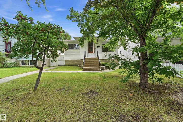 9251 91 Street NW — photo 1