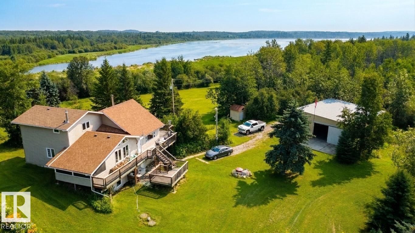 Property Photo: 736 Blue Heron Drive AB T0E 1V0
