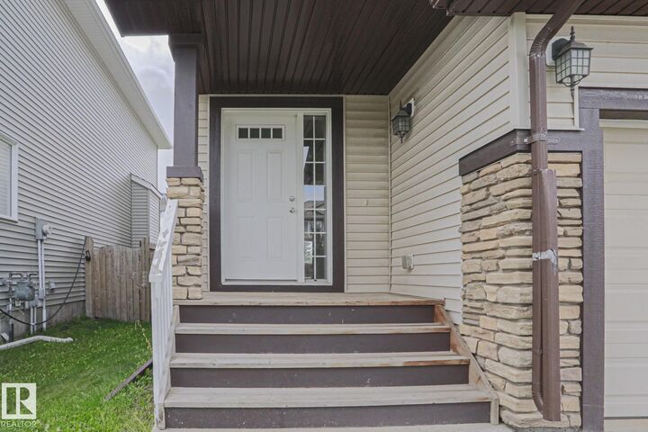 Property Photo:  1456 33B Street NW  AB T6T 0X6 
