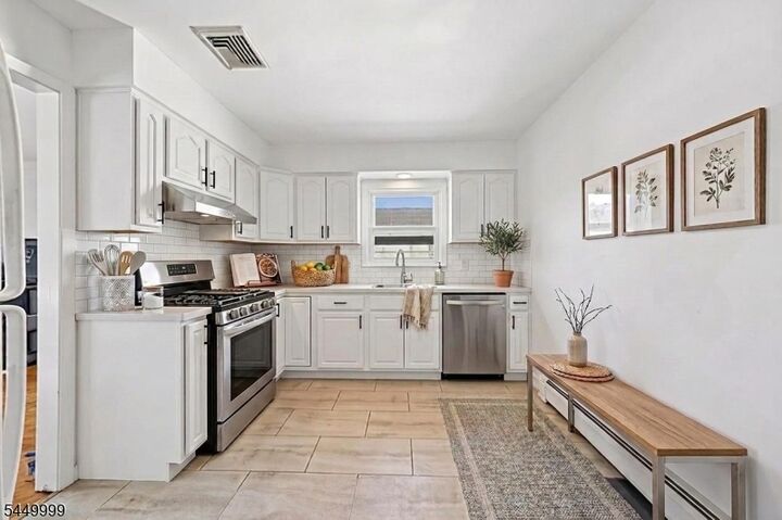 Property Photo:  166 1st St 2  NJ 07974 