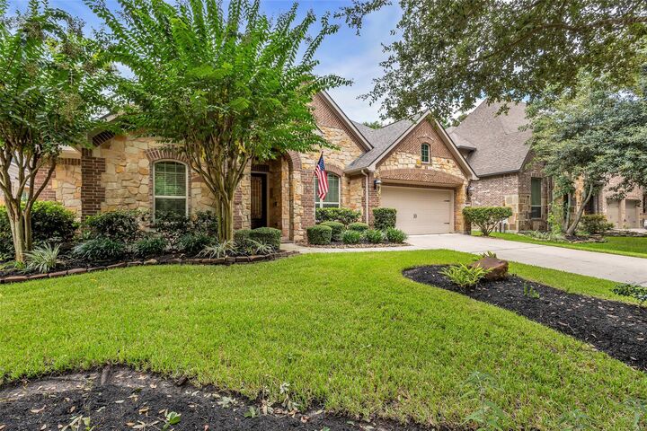 Property Photo: 107 Kinderwood Trail TX 77316