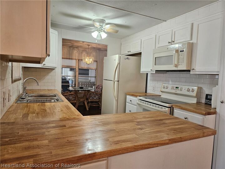 Property Photo:  2910 San Francisco Lane  FL 33870 