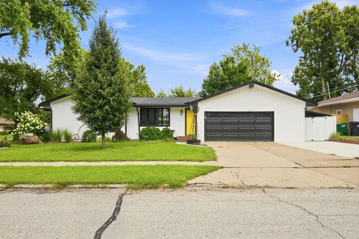 Property Photo:  309 SE 8th Street  IA 50021 