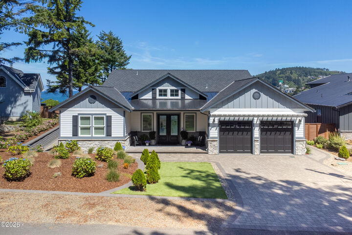 Property Photo:  215 SW Cliff Street  OR 97341 