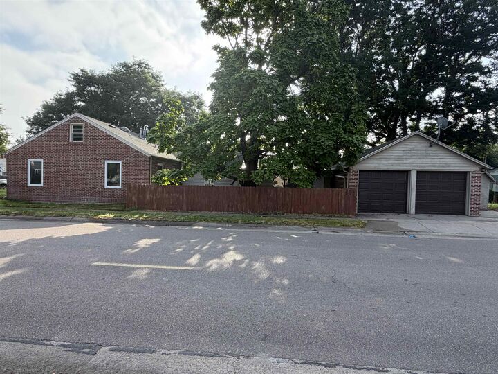 Property Photo:  720 W E  NE 69101 