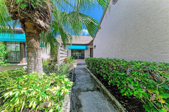 Property Photo: 6085 Clubside Drive FL 34243