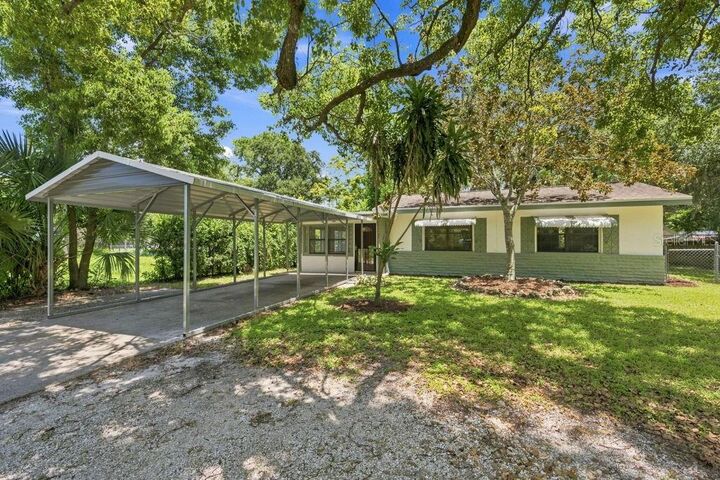 Property Photo:  7810 Chapel Avenue  FL 34668 
