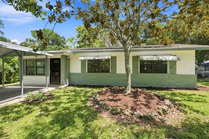 Property Photo:  7810 Chapel Avenue  FL 34668 