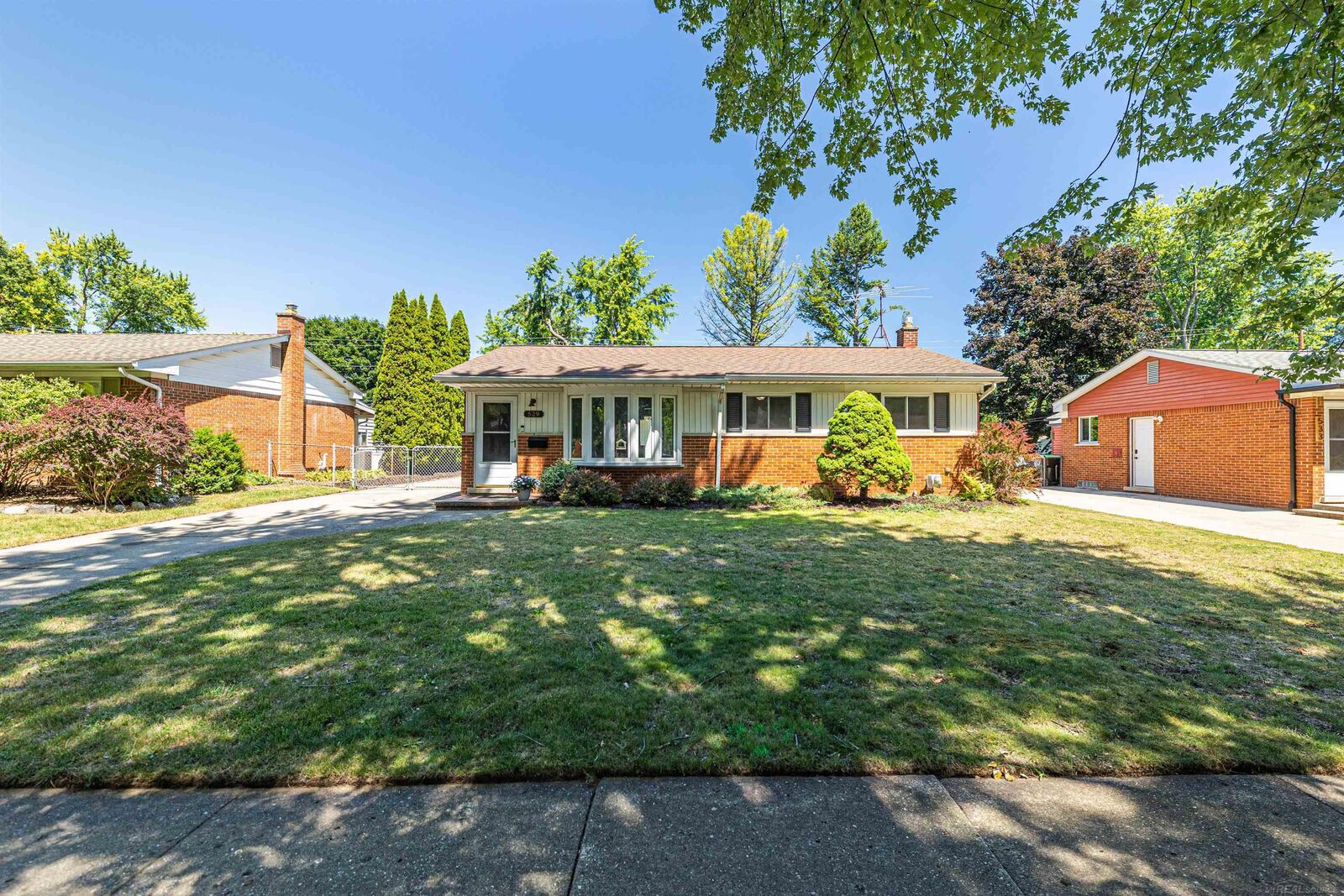 Property Photo:  529 Rewold Drive  MI 48307 