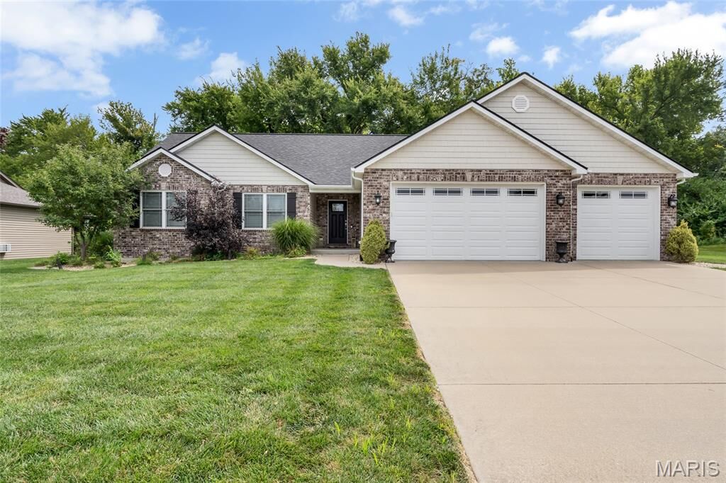 Property Photo: 2395 Lakeshore Drive IL 62236