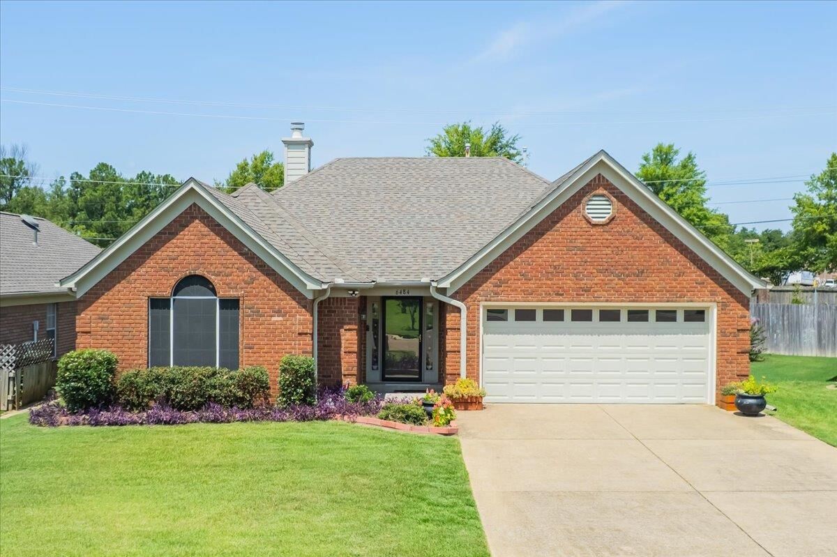 Property Photo: 6484 Gillia Cir TN 38135