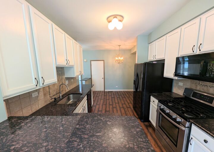 Property Photo:  3055 Kentshire Circle  IL 60564 