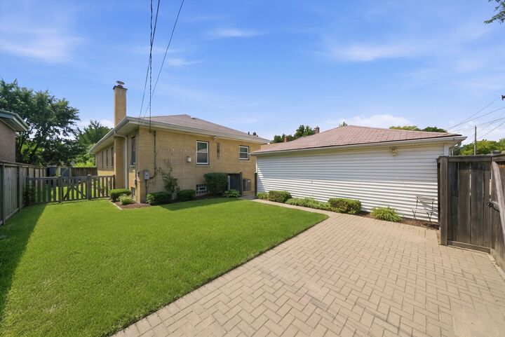 Property Photo:  940 N Oak Park Avenue  IL 60302 