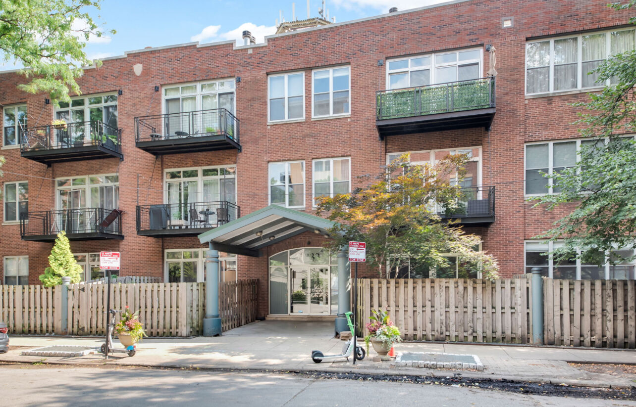 Property Photo:  2333 W St. Paul Avenue 202  IL 60647 