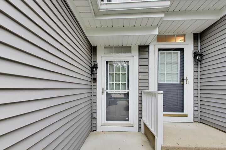 Property Photo: 1444 Division Court IL 60174