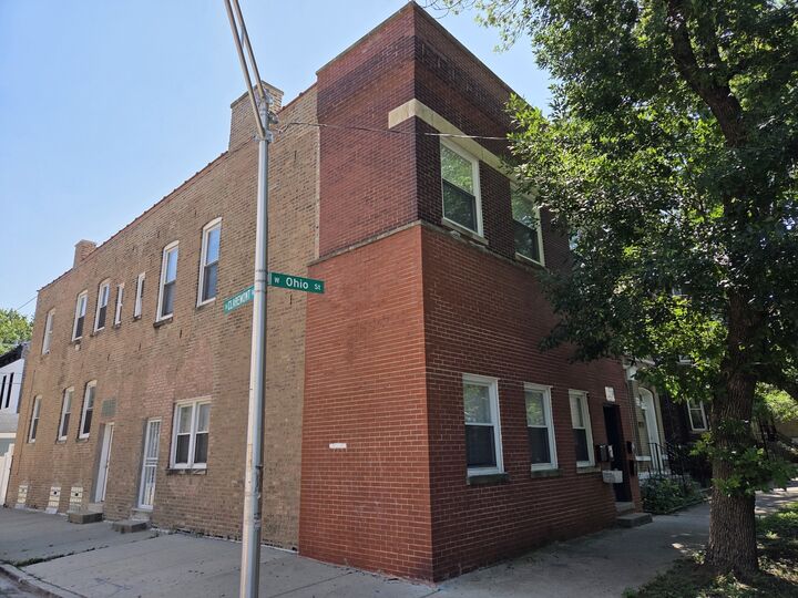 Property Photo:  2333 W Ohio Street  IL 60612 
