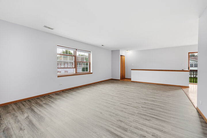 Property Photo: 1141 Greenwood Circle 7F IL 60098