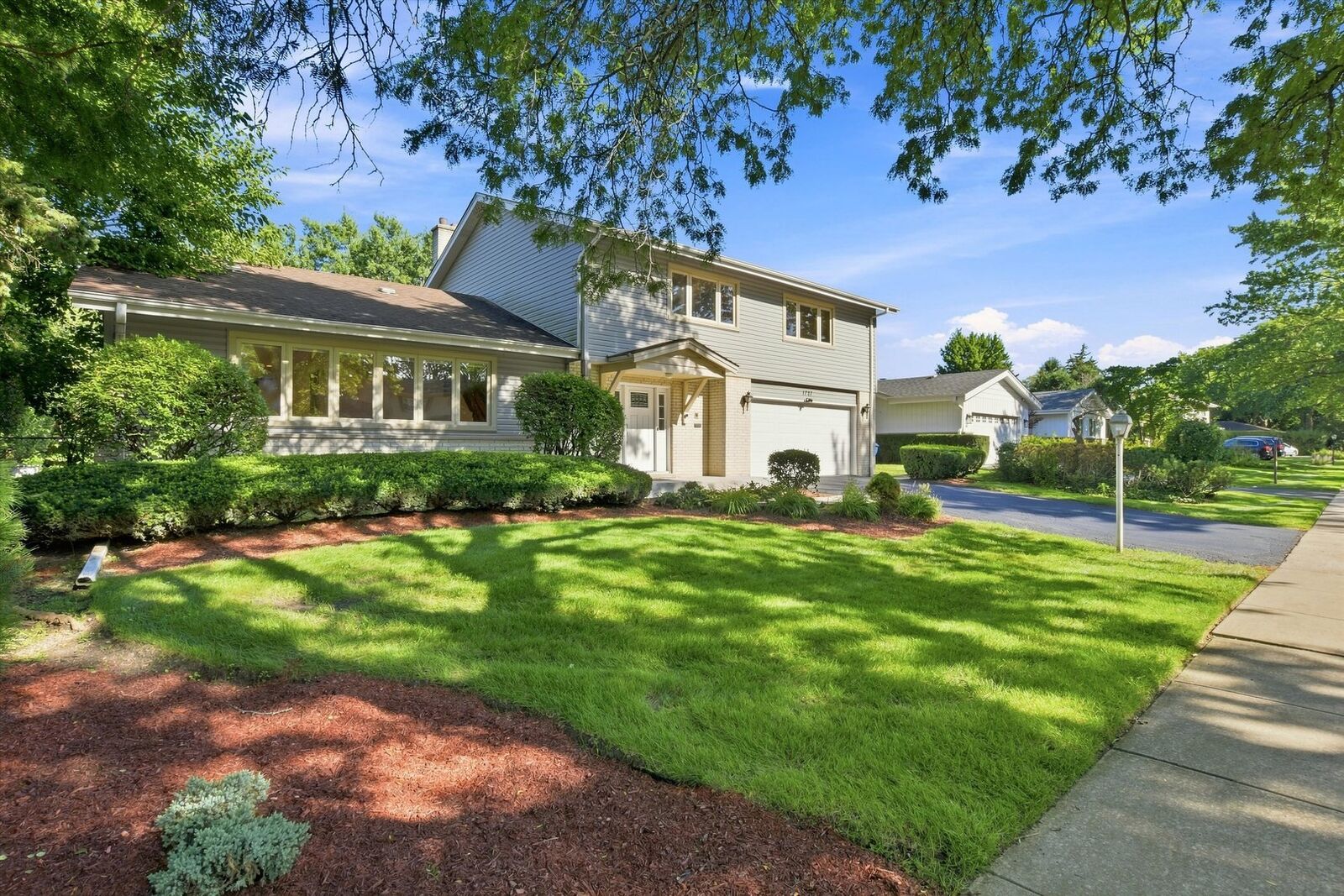 Property Photo:  1727 Ellendale Drive  IL 60062 