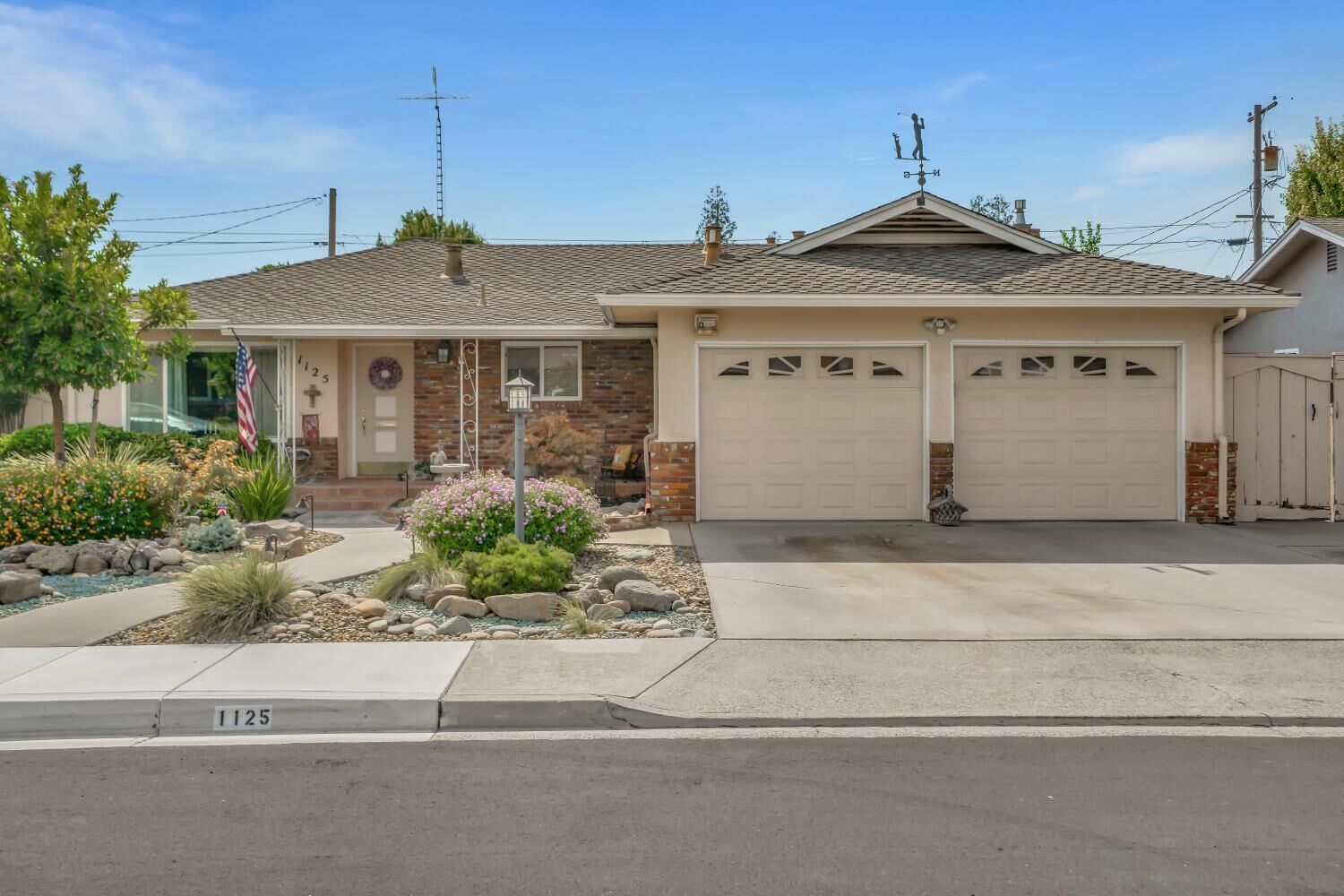 Property Photo: 1125 Linn Court CA 95380