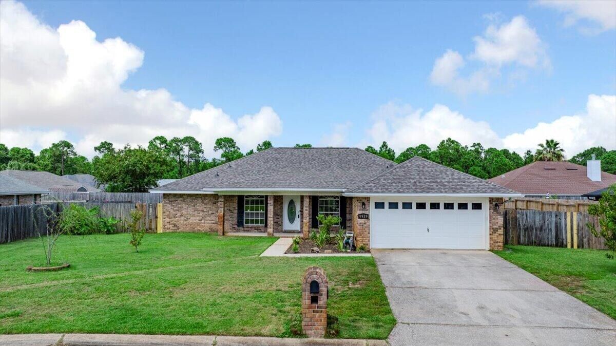 Property Photo:  9939 Parker Lake Circle  FL 32566 