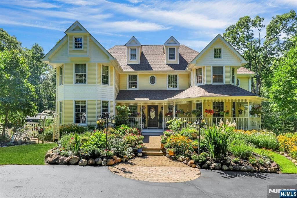 Property Photo:  26 Green Terrace Way  NJ 07480 