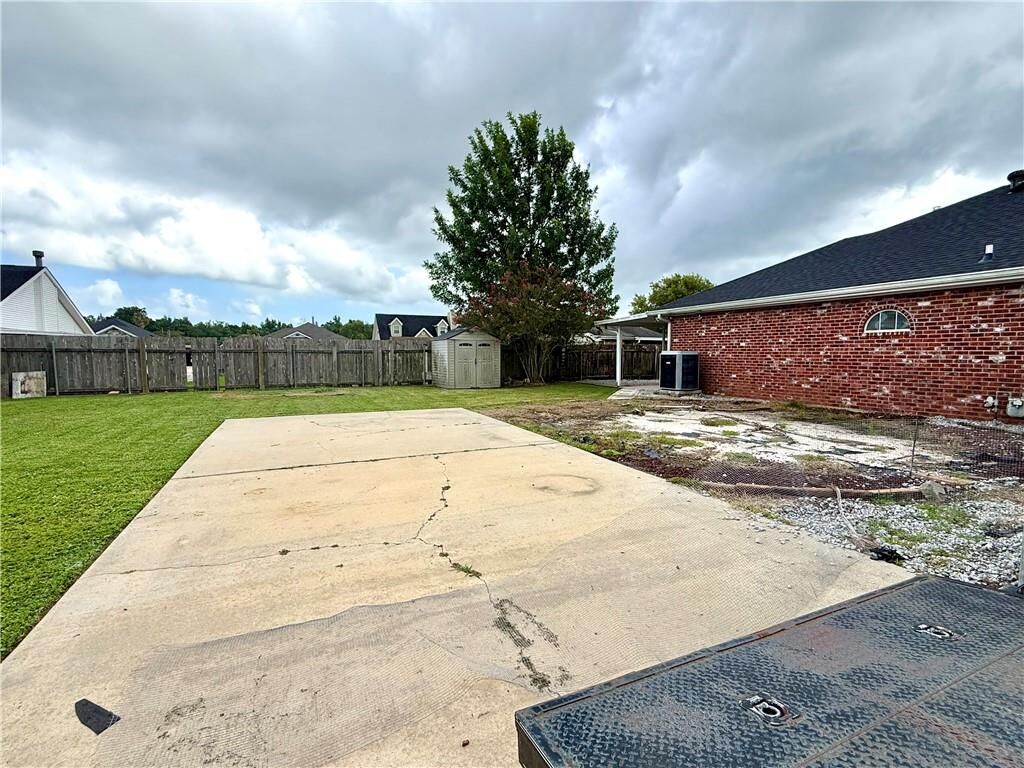 Property Photo: 2901 Meadow Drive LA 70092