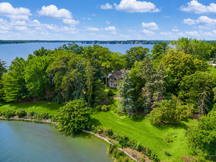 Property Photo: 2425 N Shore Drive MN 55391