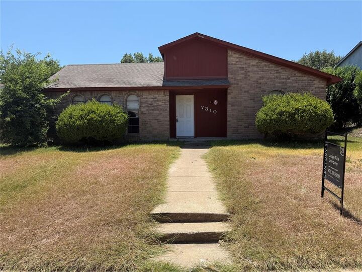 Property Photo:  7310 Flameleaf Place  TX 75249 
