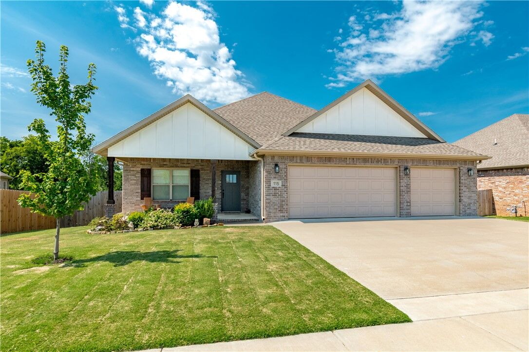 Property Photo:  115 W Pitts Street  AR 72730 