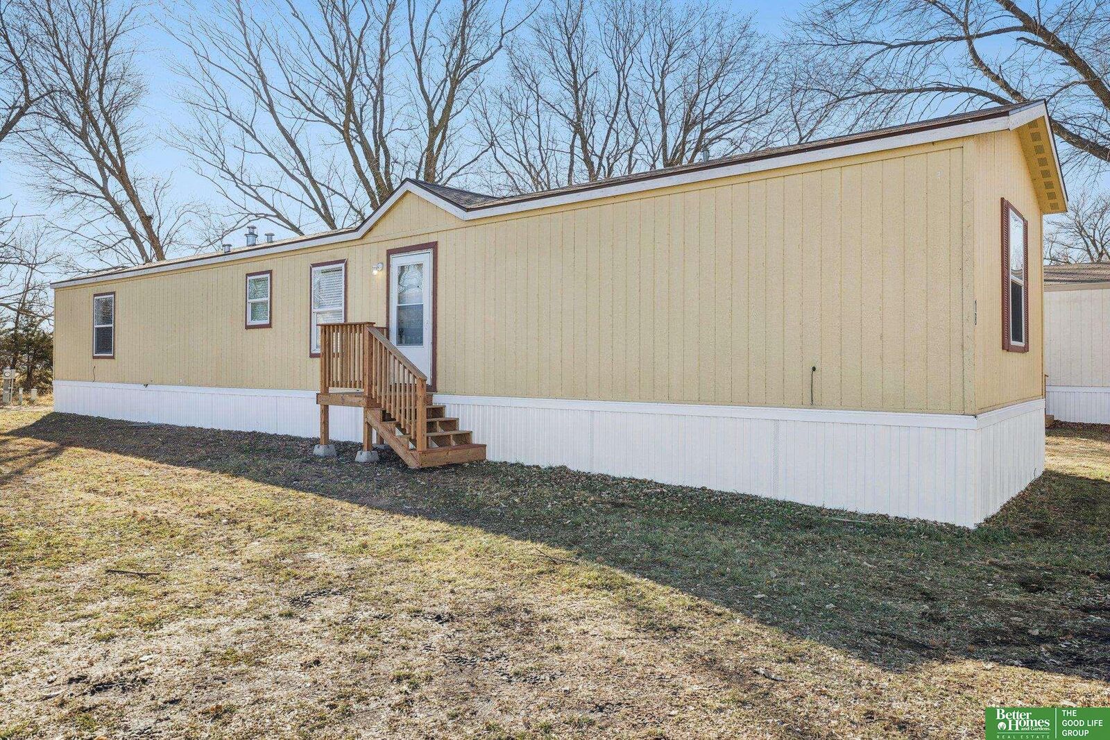 Property Photo: 1075 W 8th Street 20 NE 68649