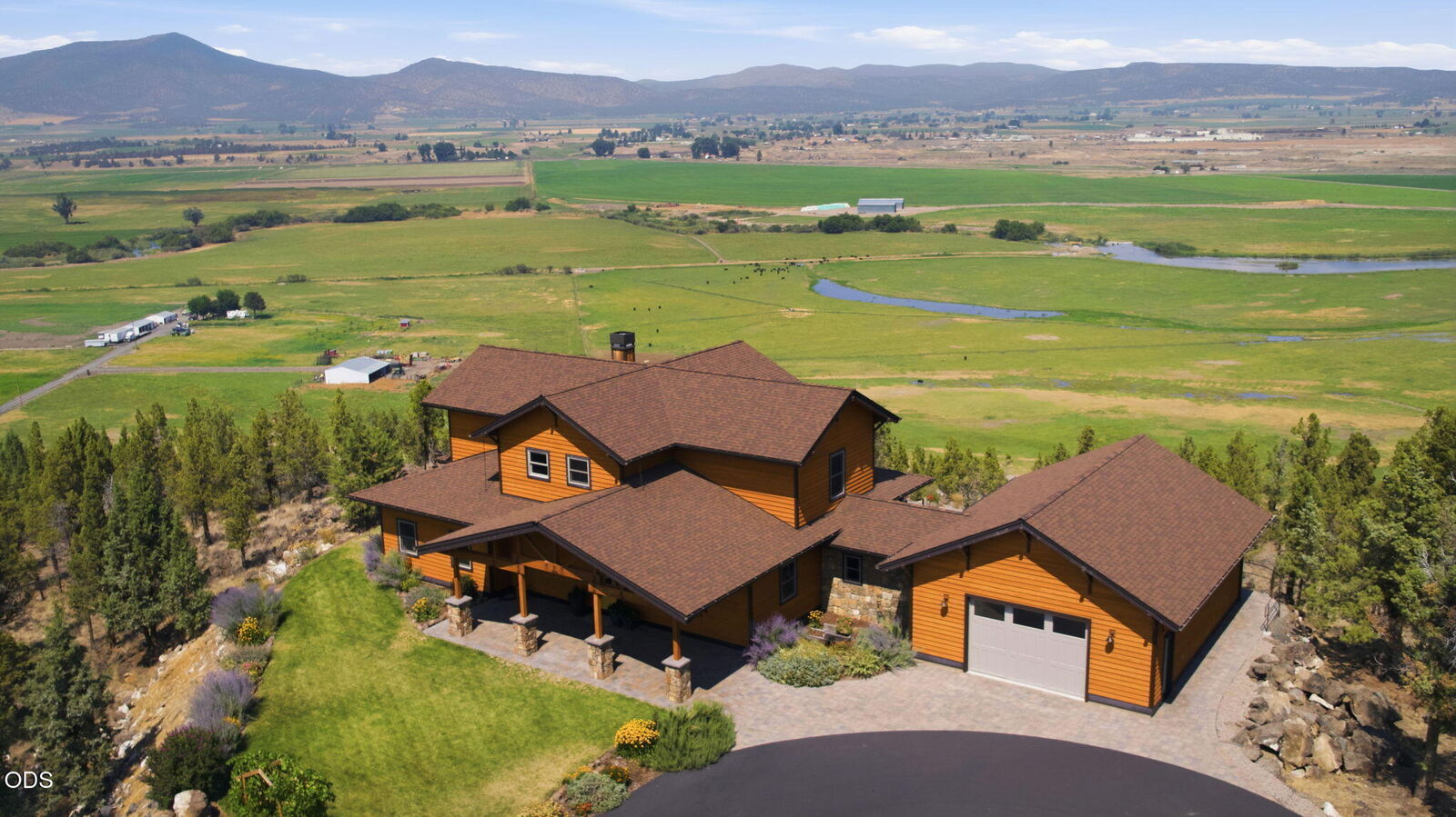 Property Photo:  2918 NW Century Drive  OR 97754 