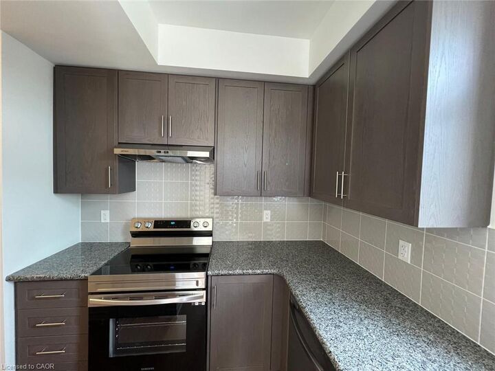 Property Photo: 10 Halliford Place 32 ON L6P 4R1