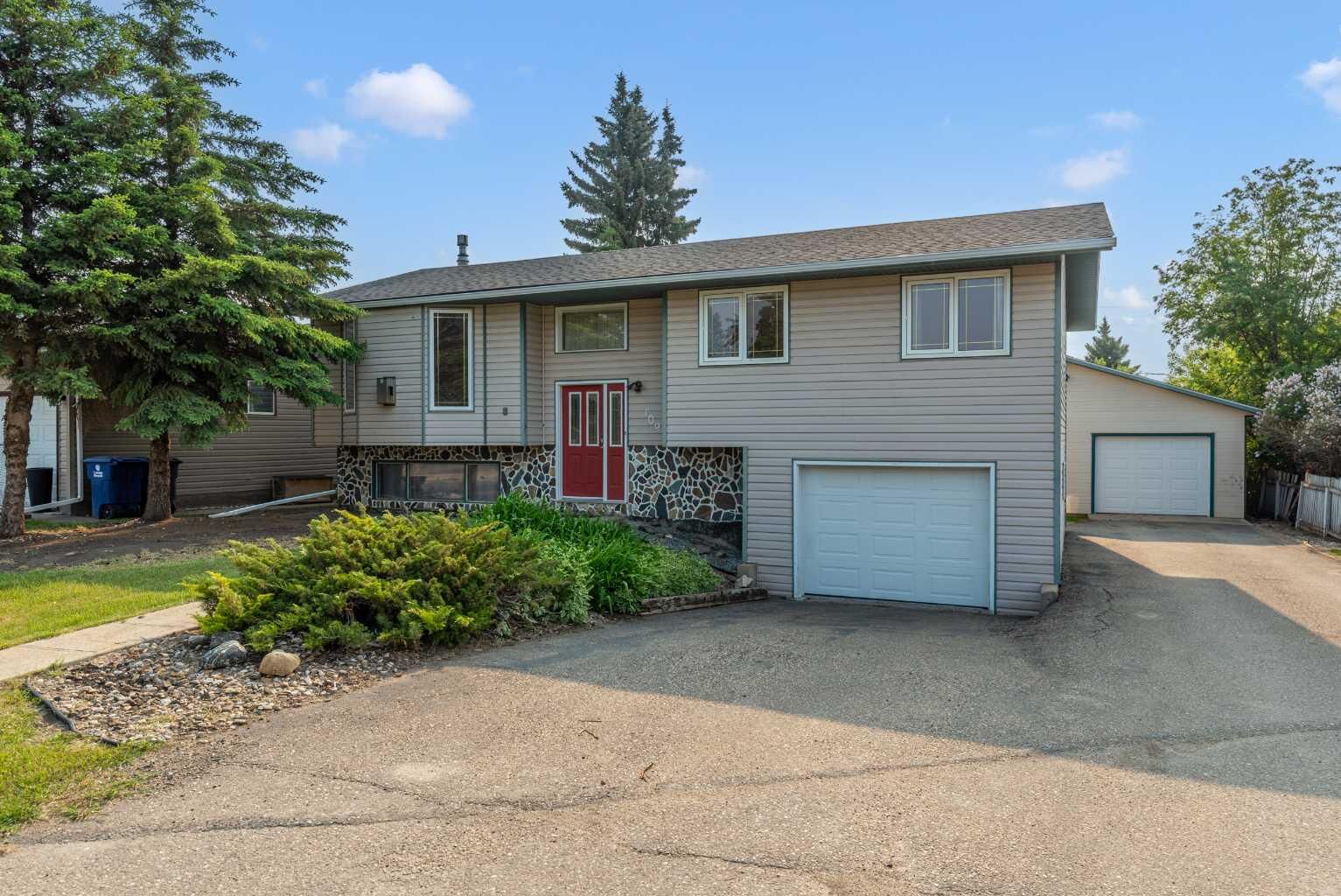 Property Photo:  109 3 Street E  SK S0M 1M0 