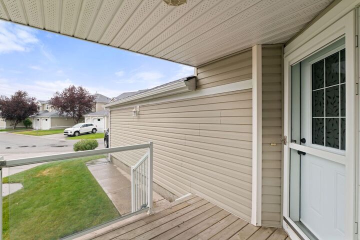 Property Photo: 7707 Marthas Haven Park NE 147 AB T3J 3Z6