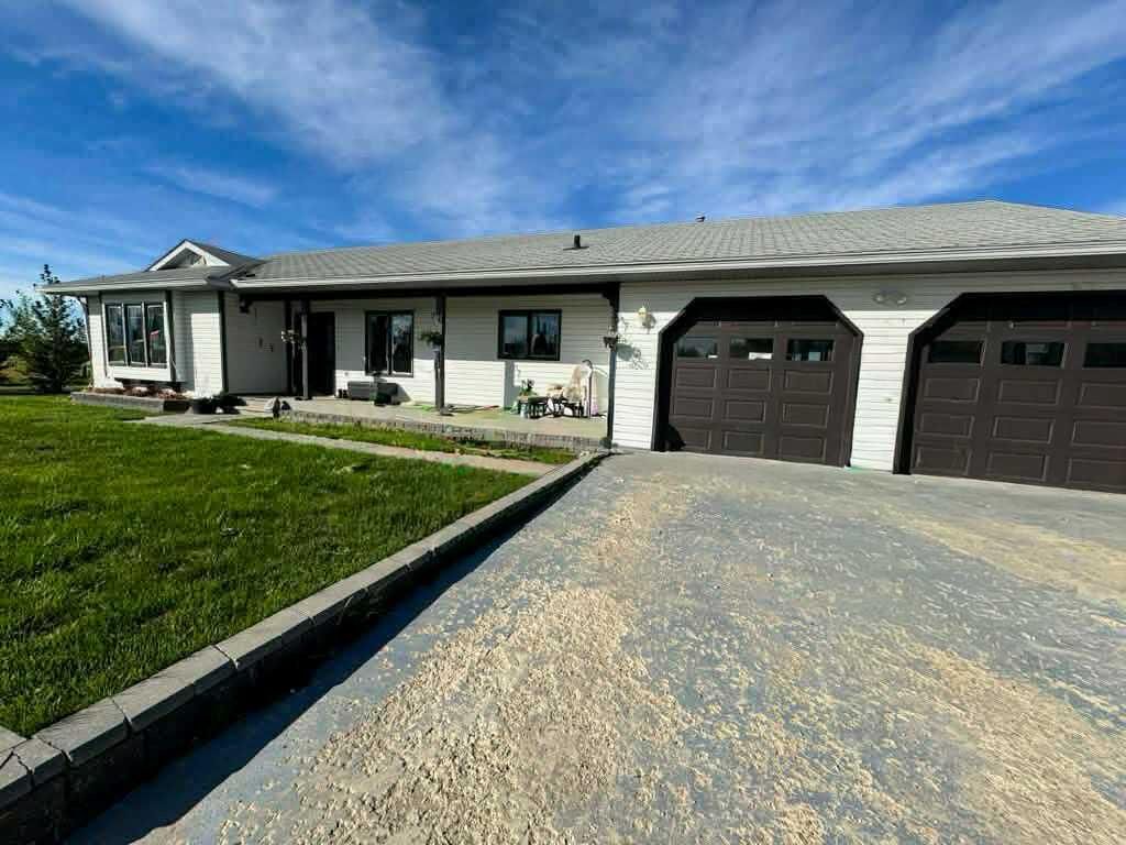 Property Photo:  232 Range Road 930036  AB T0H 2M0 