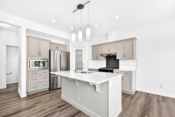 Property Photo:  190 Sage Bluff Rise NW  AB T3R 1W3 