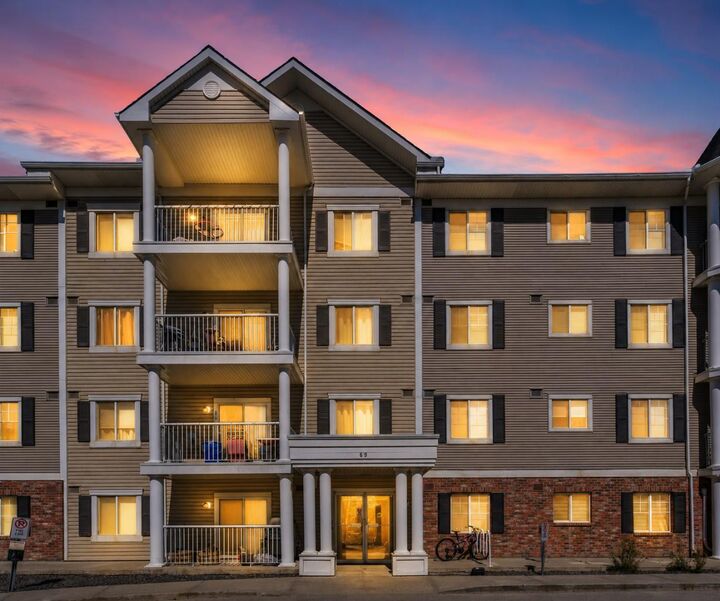 Property Photo:  69 Country Village Manor NE 5209  AB T3K 0P1 